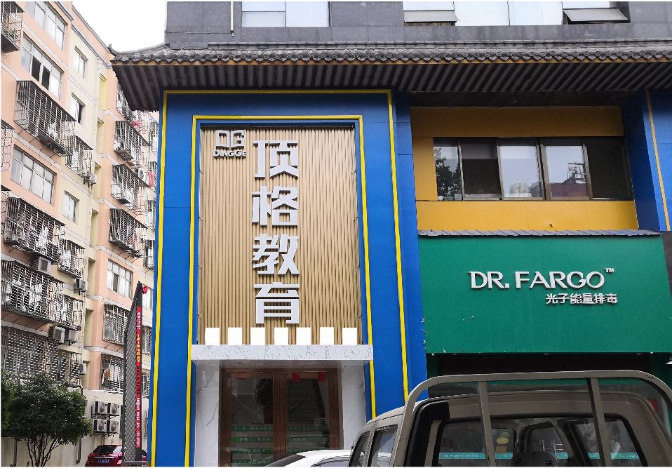 富平门头设计要符合门店特色。