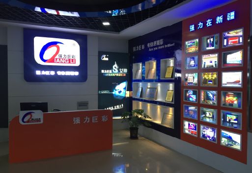 富平整体显示屏店招的作用。