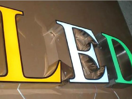 富平介绍LED招牌的基础知识。