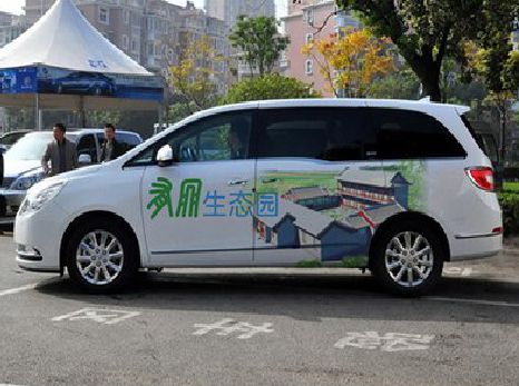 富平户外车贴喷绘如何保持效果?